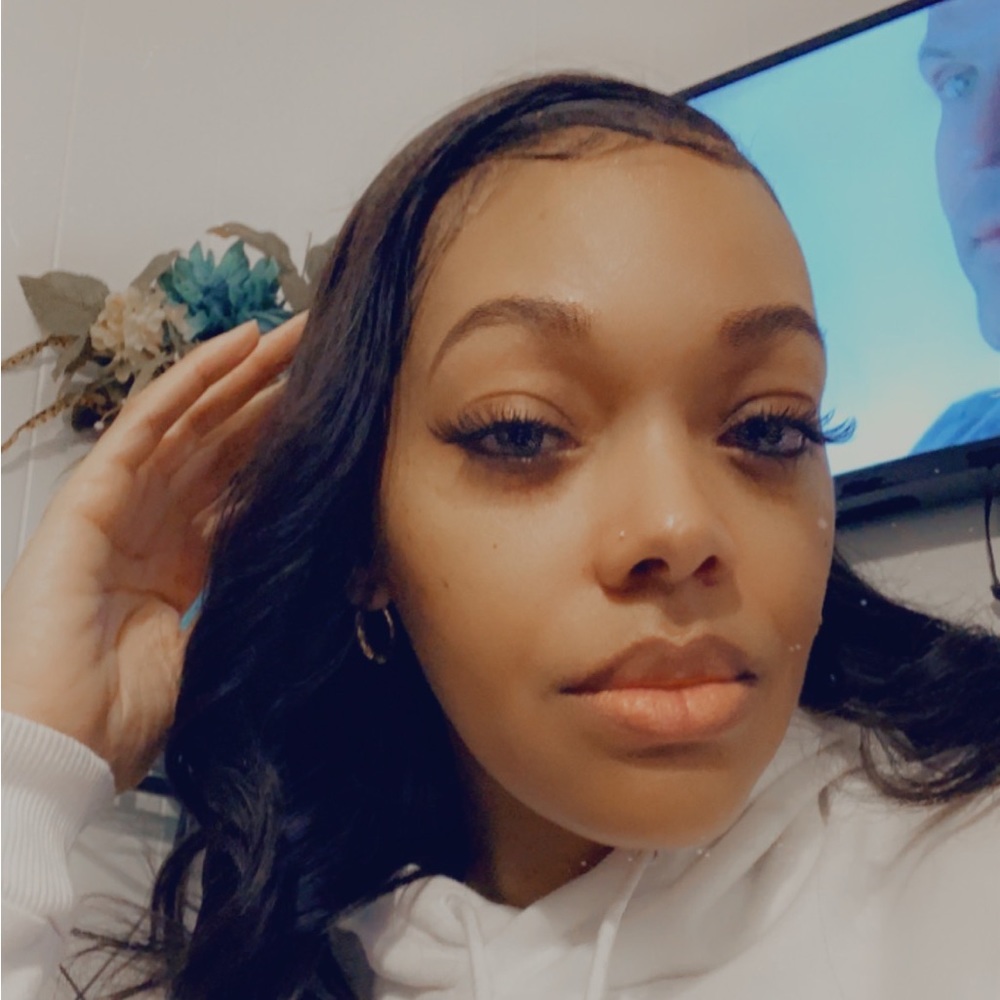 Meet your Posher, Angela